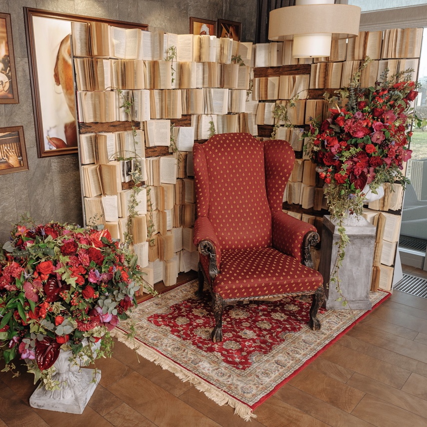 Цветочный декор+фотозона—украшение юбилея 