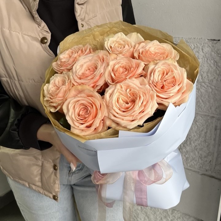 Букет из 9 пионовидных роз Кахала