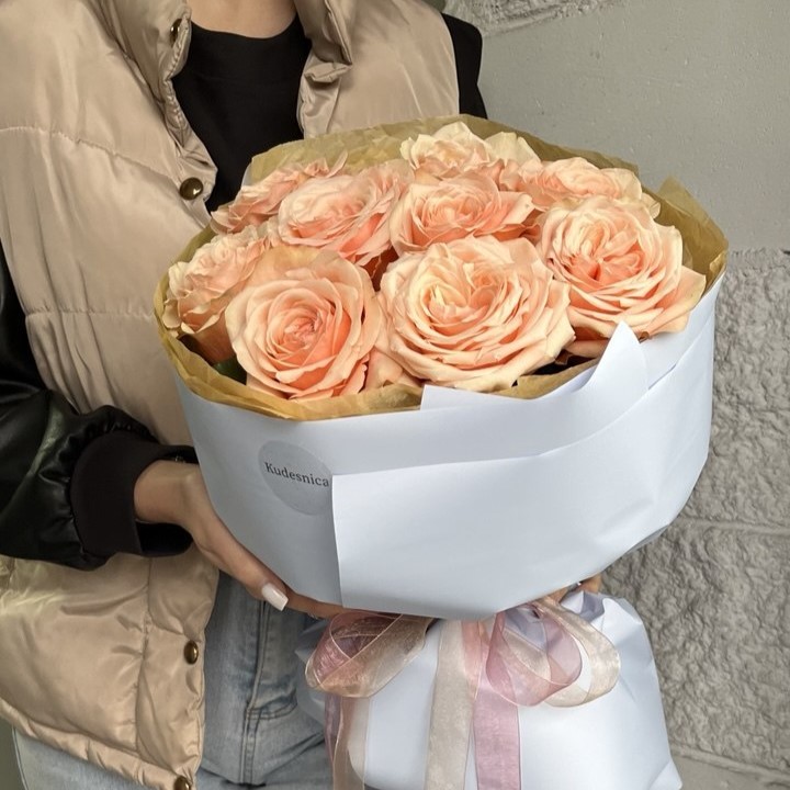 Букет из 9 пионовидных роз Кахала