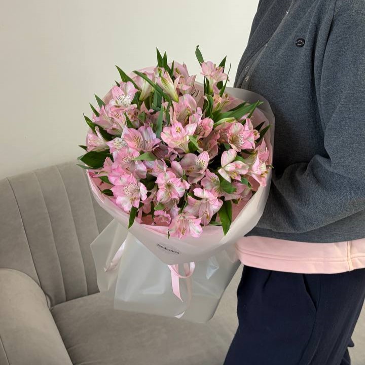 Букет из 9 розовых альстромерий