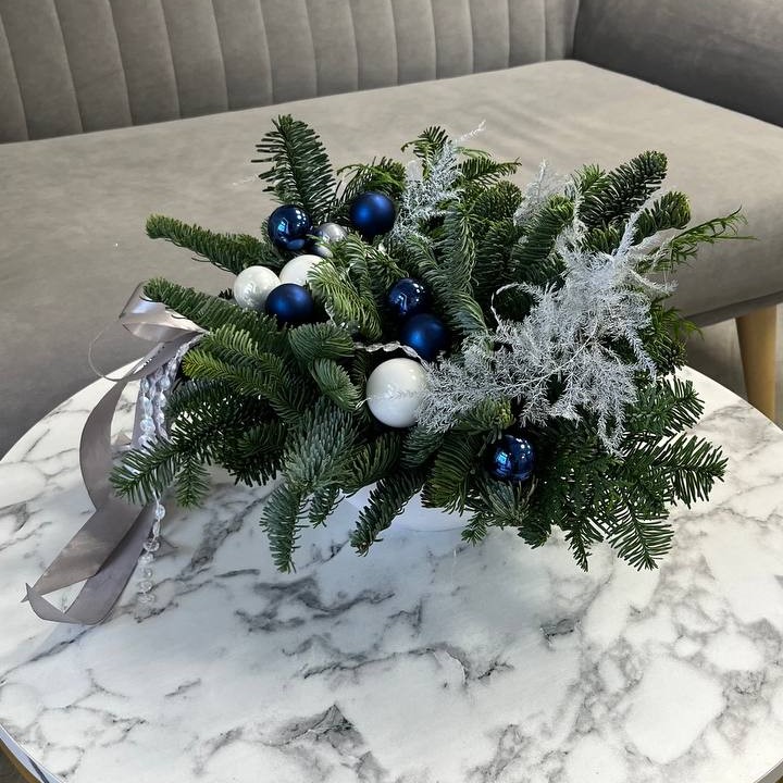 Новогодняя композиция из живой пихты 