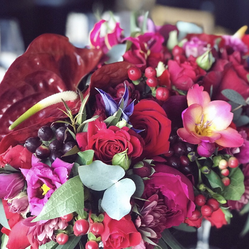 Цветочный декор+фотозона—украшение юбилея 