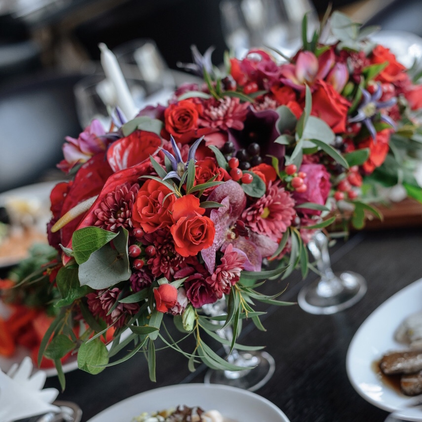 Цветочный декор+фотозона—украшение юбилея 