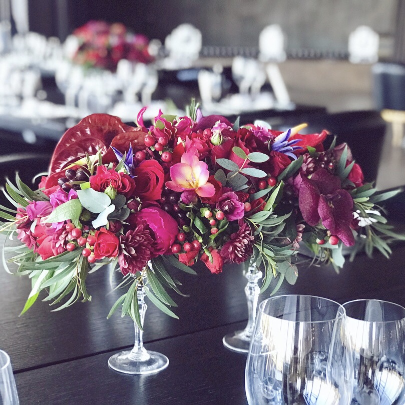 Цветочный декор+фотозона—украшение юбилея 