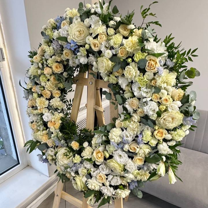 Венок ритуальный в европейском стиле