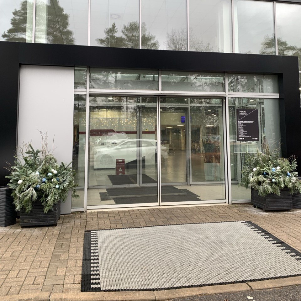 Новогоднее оформление уличного кашпо