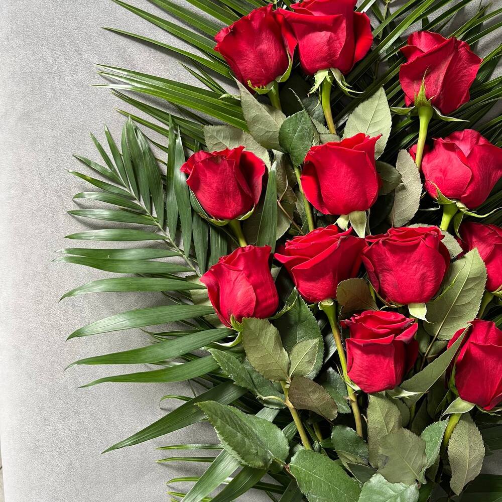 Траурный букет из роз