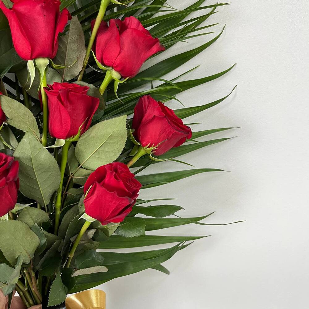 Траурный букет из роз