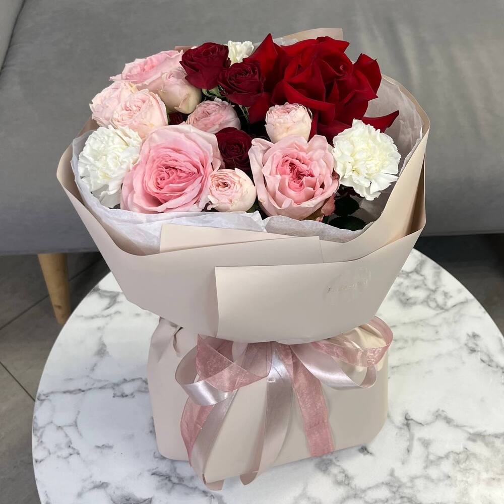 Букет «С оттенком красного» 