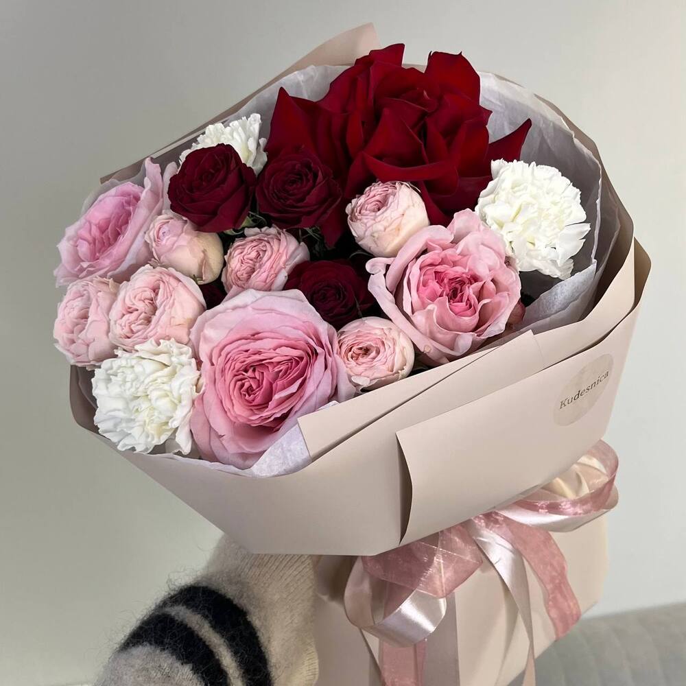 Букет «С оттенком красного» 